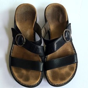 Clarks 8.5 Black slip on cross strap buckle sandals cute cozy summer